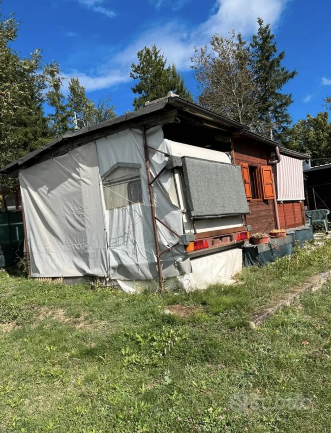Lato roulotte in estate